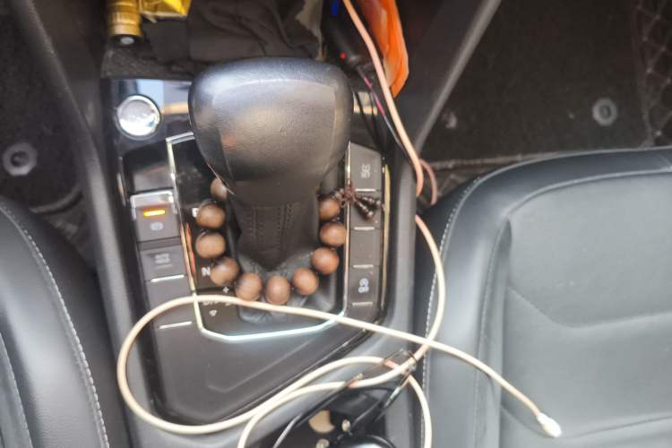 Used Volkswagen Tiguan L 2017 330TSI Automatic Two-Wheel Drive Luxury Edition Gear Lever