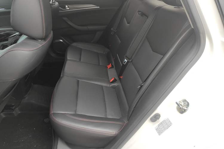 Used CHANGAN Eado 2019 Blue Whale Edition 280T GDI DCT High-Speed Model Left Rear Seat