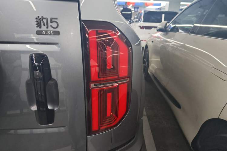 Used Formula Leopard 5 2023 Explore Edition
