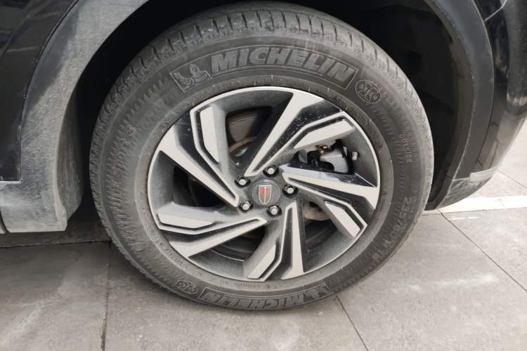 Used Hongqi HS5 2022 Revised Version 2.0T Smart Connect Flagship Edition Right Front Wheel Hub
