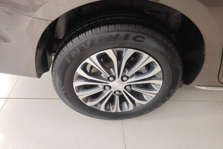 Used Buick GL8 2023 Land Executive Class Comfort Model
