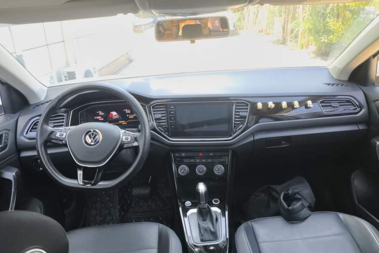 Used Volkswagen T-ROC 2021 280TSI DSG Two-Wheel Drive Comfort Connect Edition