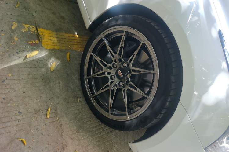 Used Cadillac ATS-L 2017 28T Fashion Edition Right Front Wheel Hub