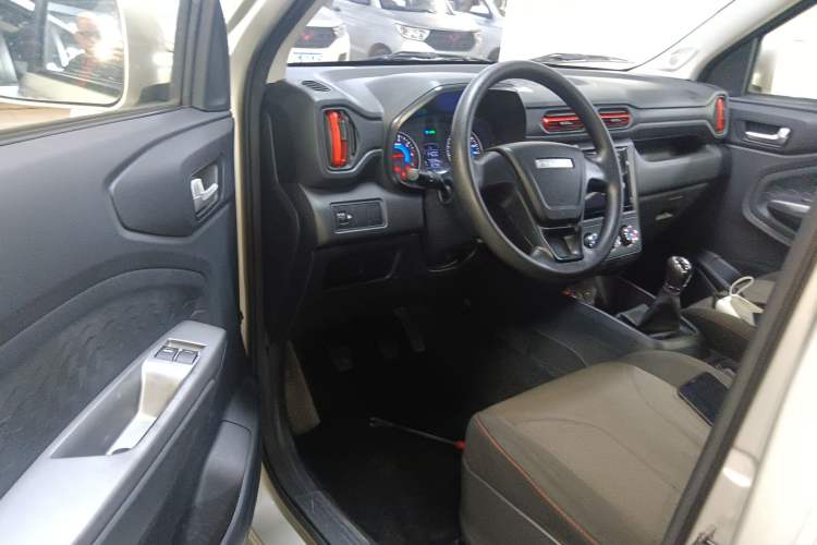 Used Dongfeng Fengon 380 2022 1.5L Standard Edition 7-Seater Passenger Vehicle