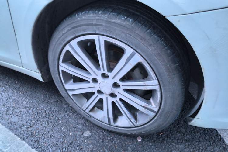 Used Peugeot 408 2018 Revised Version 1.8L Automatic Luxury Edition Right Front Wheel Hub