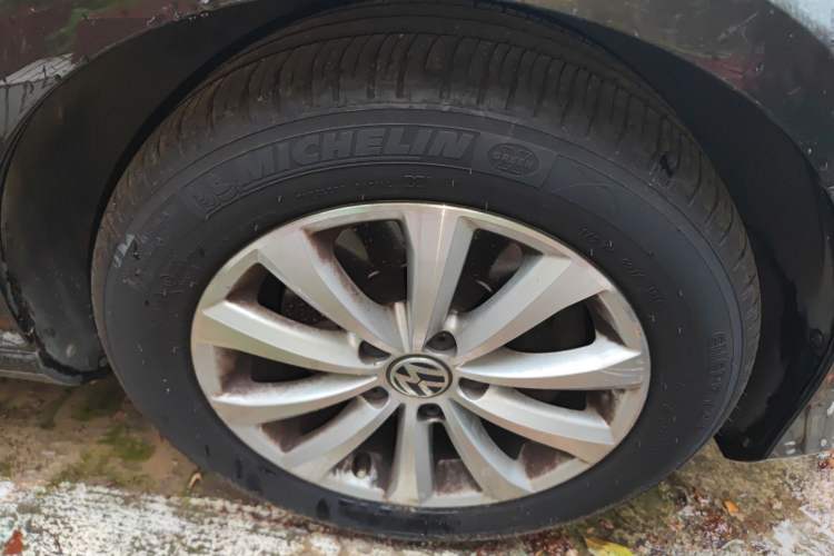 Used Volkswagen Magotan 2015 1.8TSI Advanced Model Right Front Wheel Hub