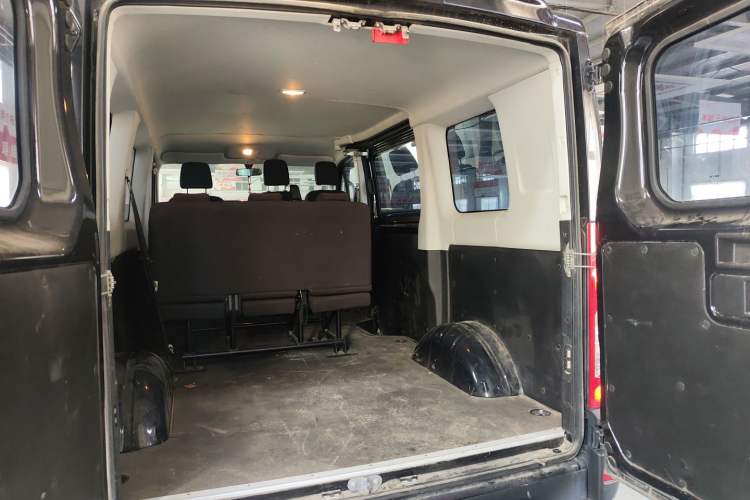 Used Iveco Eurocargo 2021 2.0T Manual Super-Rui Short Wheelbase Low-Roof Side-Hinged Door F1A
