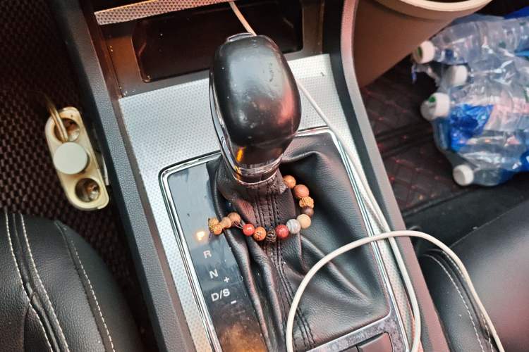 Used Roewe i6 2017 20T Automatic Flagship Edition Gear Lever