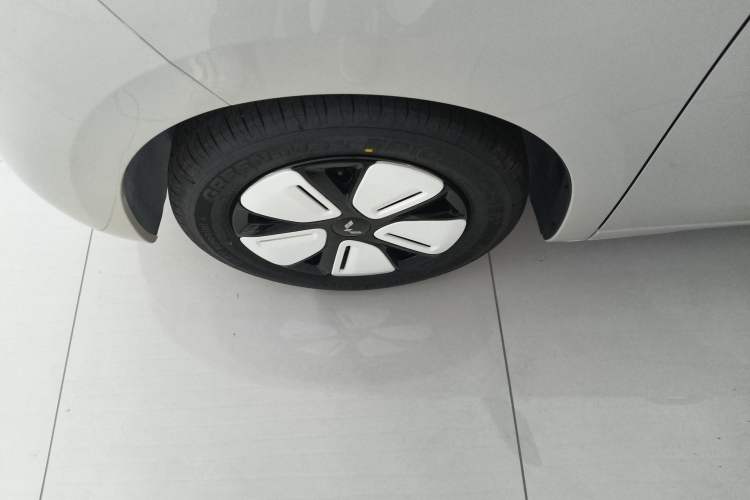 Used Wuling Hongguang MINIEV 2025 Four-Door Version Advanced Edition Left Front Wheel Hub