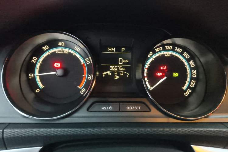 Used Skoda Kamiq 2021 1.5L Automatic Comfort Edition Odometer Close Up