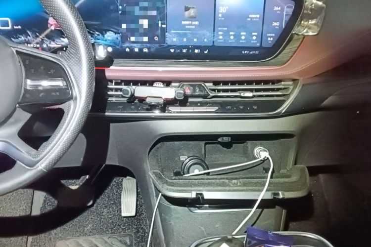 Used Buick Century 2023 2.0T Six-Seater Yinshi Edition Audio And AC Panel