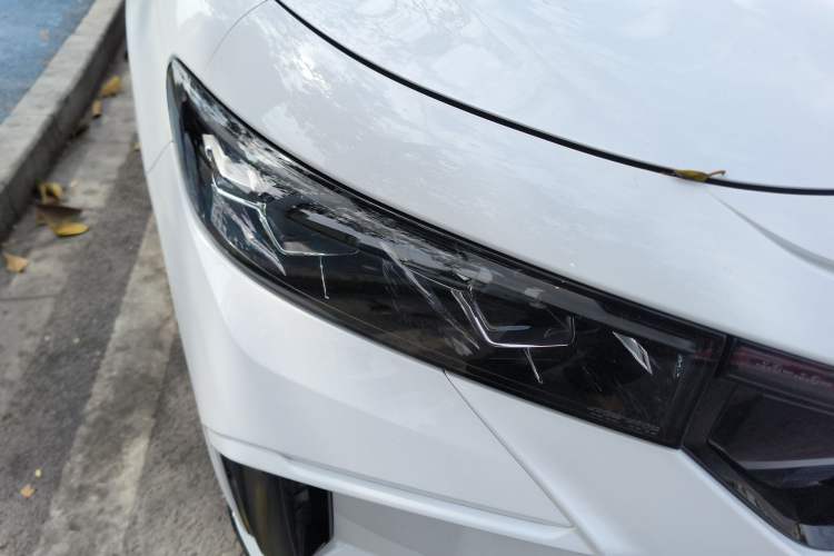 Used VOYAH FREE 2025 318 318 km Rear-Drive Touring Edition Right Front Headlight