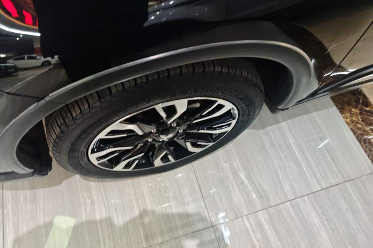 Used Mitsubishi Outlander 2019 2.4L 4x4 Zhi Xiang Edition 5 Seats China VI Standard