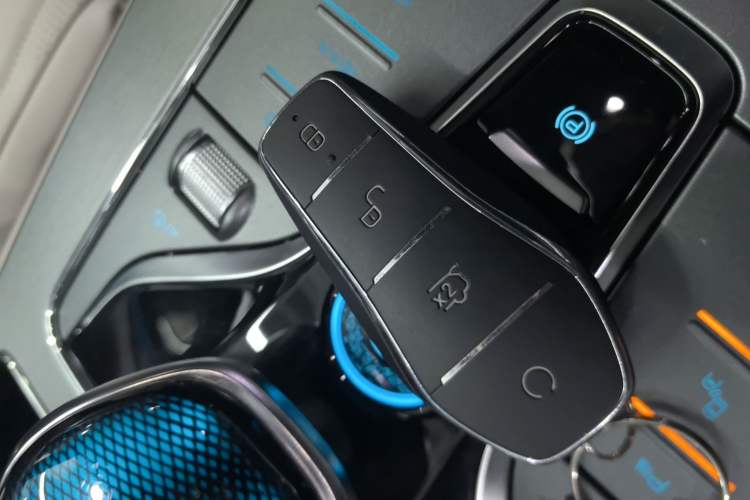 Used BYD Tang New Energy 2024 DM-i Glory Edition 112KM Flagship Model Vehicle Key