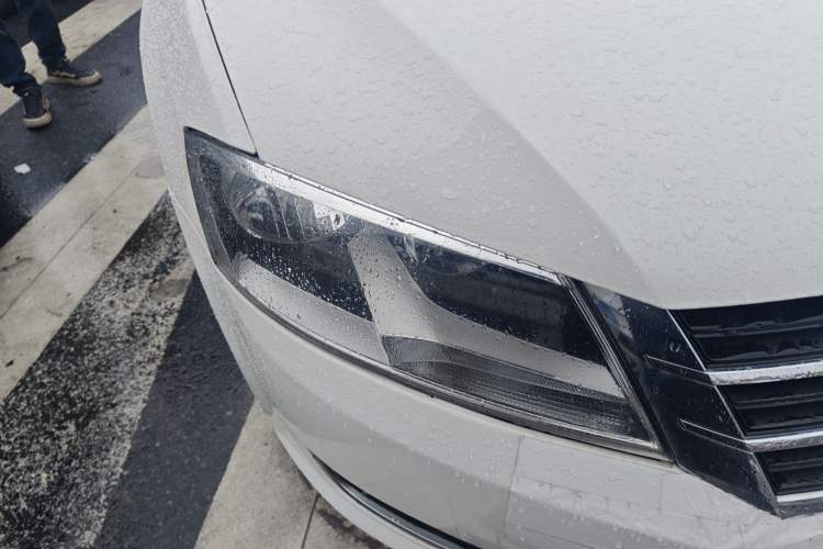 Used Volkswagen Lavida 2013 1.4TSI DSG Comfort Edition Right Front Headlight