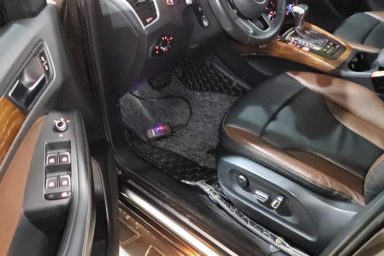 Used Audi Q5 2017 Plus 40 TFSI Technology Model
