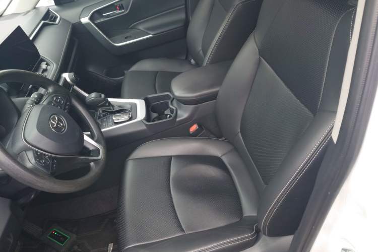 Used Toyota RAV4 2023 2.0L CVT Two-Wheel Drive Fashion Edition
