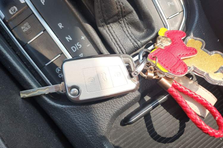 Used Volkswagen Golf Sportsvan 2016 230TSI Automatic Luxury Version Vehicle Key