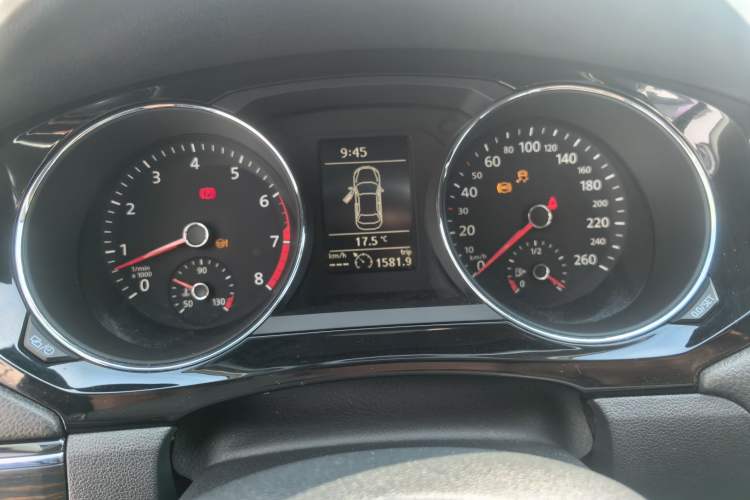 Used Volkswagen Sagitar 2015 230TSI Manual Luxury Edition
