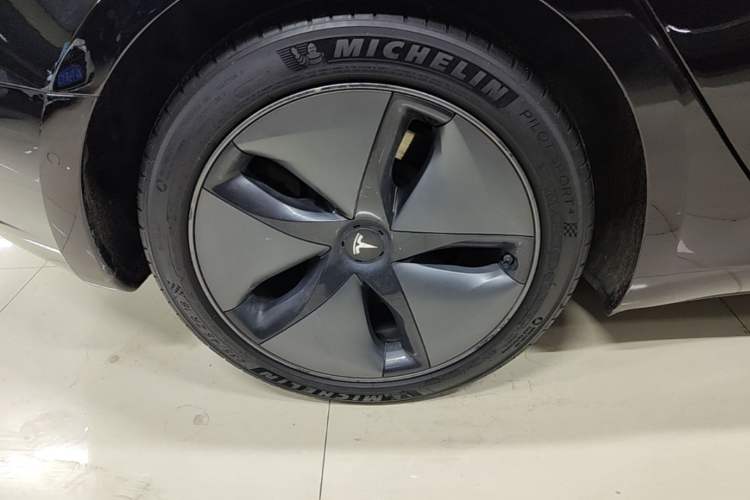 Used Tesla Model 3 2019 Long-Range Rear-Wheel-Drive Version