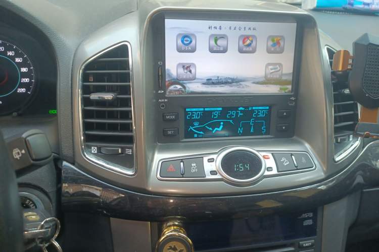 Used Chevrolet Captiva 2014 2.4L 4x4 Flagship Edition 7 Seats Audio And AC Panel