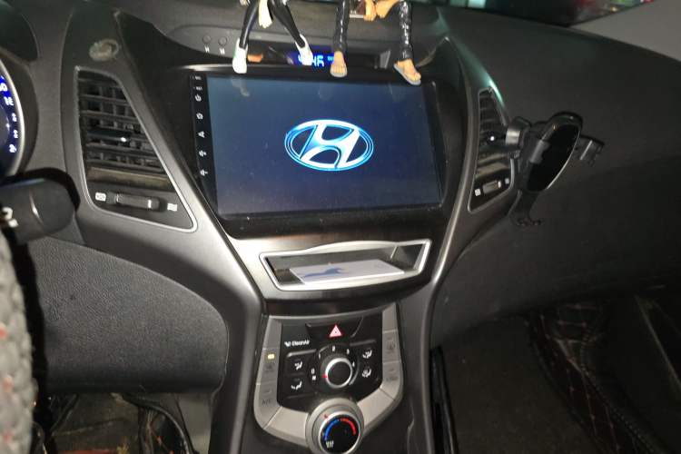 Used Hyundai Elantra (5th Generation / Langdong) 2016 1.6L Automatic Smart Version
