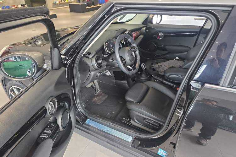 Used MINI 2021 1.5T COOPER Artist Five-Door Edition Driver Seat