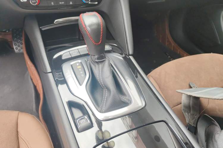 Used Buick Regal 2017 20T Elite Edition Gear Lever