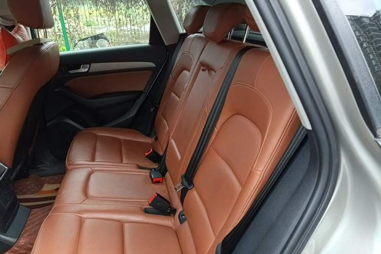 Used Audi Q5 2013 40 TFSI Ambition Left Rear Seat