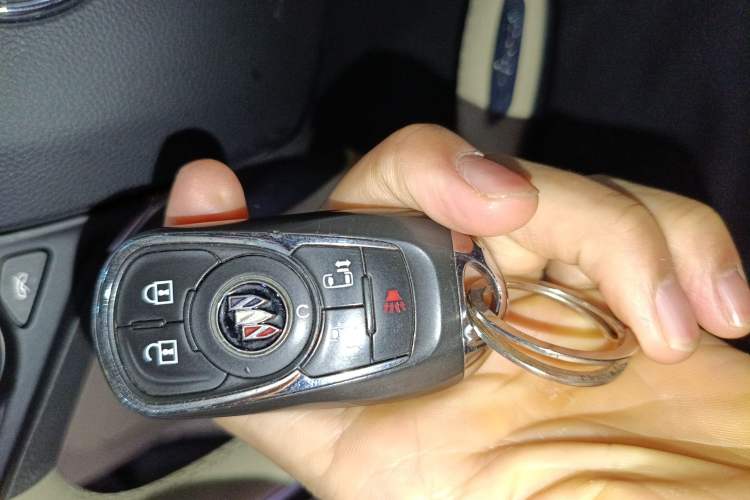 Used Buick GL8 2022 ES Landtrek 653T Luxury Edition