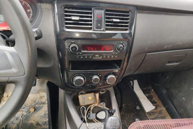 Used Wuling Rongguang V 2016 1.2L Standard Version Audio And AC Panel