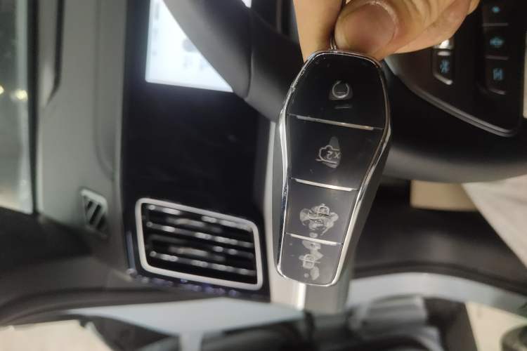 Used BYD Song L DM-i 2025 Intelligent Driving Version 160 km Beyond-Range Type
