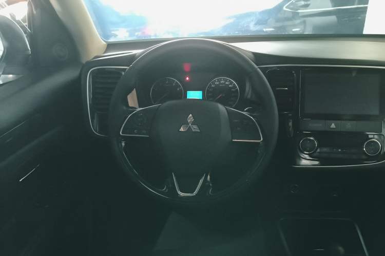 Used Mitsubishi Outlander 2017 2.0L Two-Wheel Drive Glory Edition 5 Seats