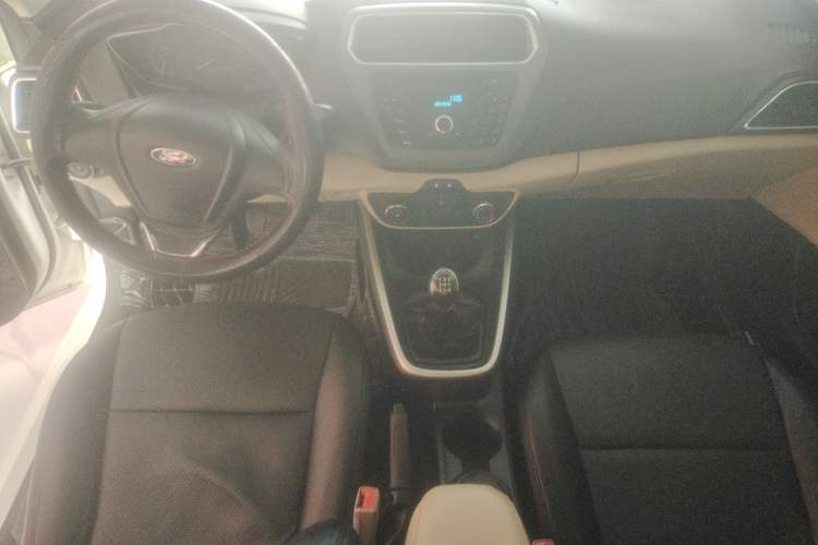 Used Ford Escort 2015 1.5L Manual Comfort Model Center Console