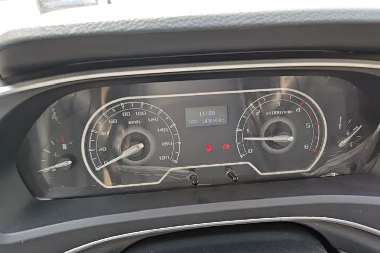 Used SAIC MAXUS Xintu V80 2019 2.0T Plus 6-Speed Manual – Aoyuntong Short Wheelbase Ultra-Low Roof 5/6-Seater