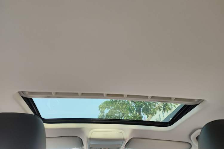 Used Volkswagen Sagitar 2014 1.4TSI Automatic Luxury Model Headliner