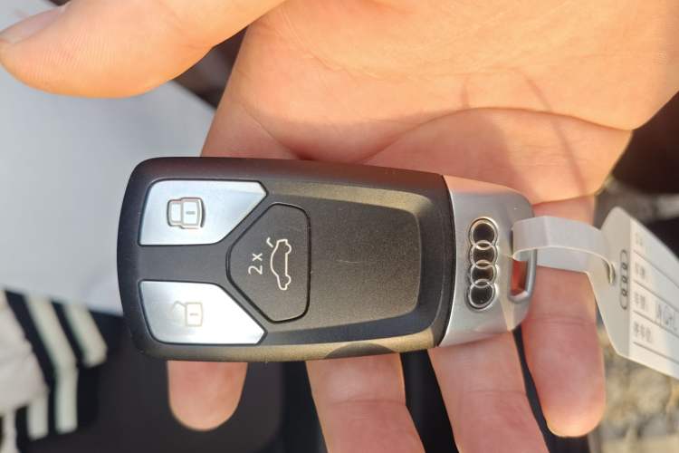 Used Audi Q5L 2018 45 TFSI Prestige Fashion Edition China VI Emission Standard Vehicle Key