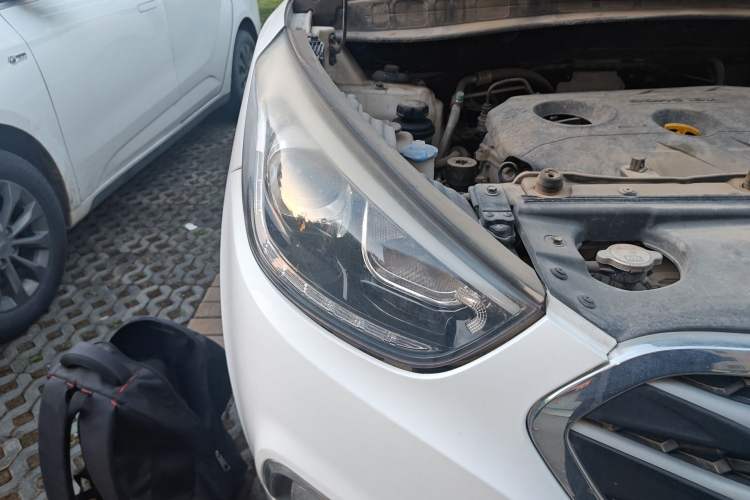 Used Hyundai ix35 2015 2.0L Manual Two-Wheel Drive Comfort Version China IV Standard Right Front Headlight