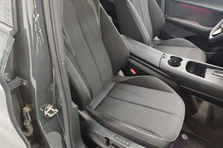 Used Volkswagen ID.UNYX 2024 Pro Long-Range Version Right Front Seat