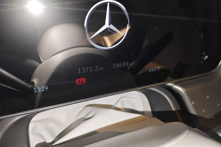 Used Mercedes-Benz EQE SUV 2023 500 4MATIC Special Edition Odometer Close Up