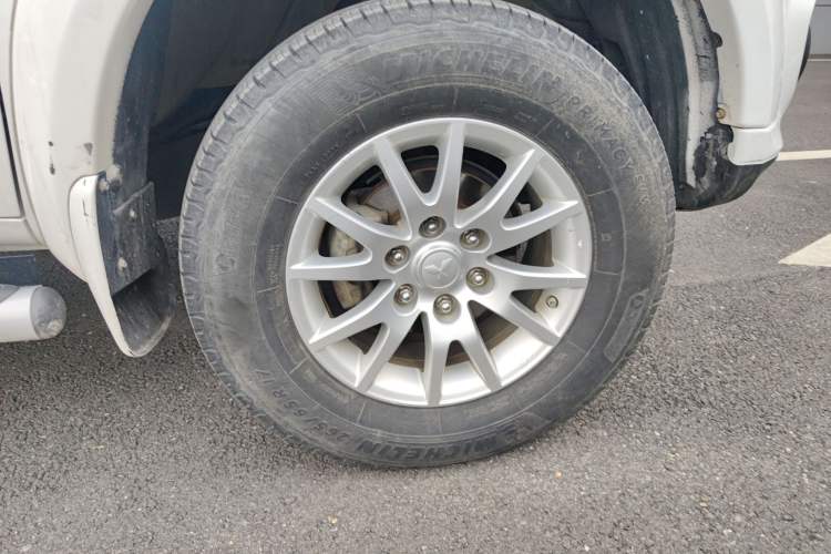 Used Mitsubishi Pajero Sport 2013 3.0L Automatic 4x4 Flagship Edition Right Front Wheel Hub