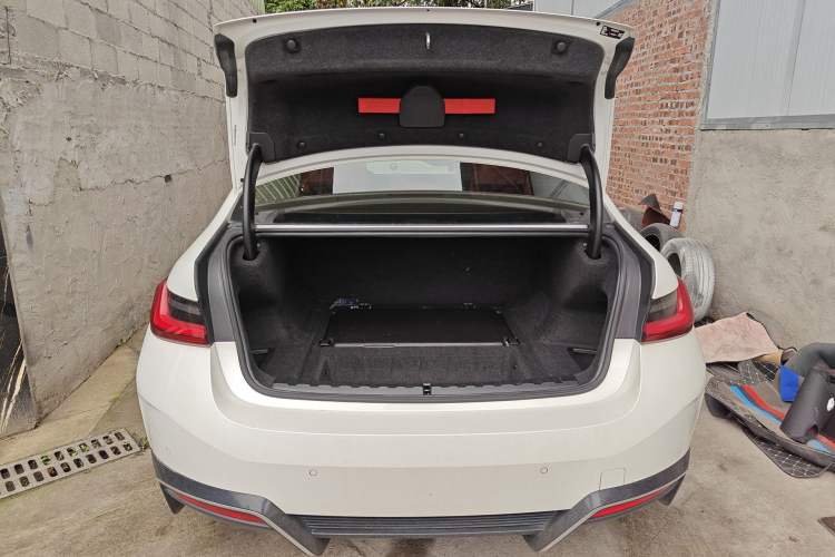 Used BMW i3 2022 eDrive 35 L
