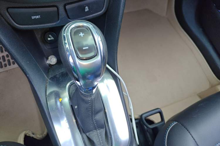 Used Buick Encore 2015 1.4T Automatic Two-Wheel Drive Urban Leading Model Gear Lever