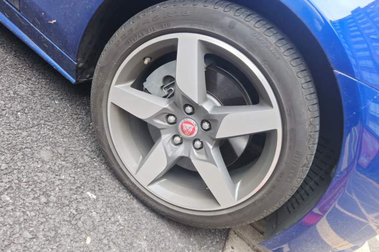 Used Jaguar XE 2018 2.0T 250 PS Two-Wheel-Drive R-Sport Sport Edition