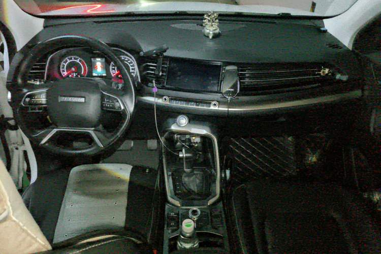 Used Haval H6 2019 Red Label 1.5 GDIT Automatic Luxury Smart Connectivity Edition Center Console