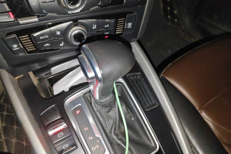 Used Audi Q5 2017 40 TFSI Ambition Edition Gear Lever