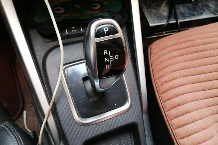 Used BYD Yuan New Energy 2018 EV360 Smart Connect Cool Edition Gear Lever