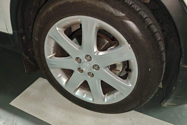 Used Buick Encore 2015 1.4T Automatic Two-Wheel Drive Urban Elite Version Right Front Wheel Hub