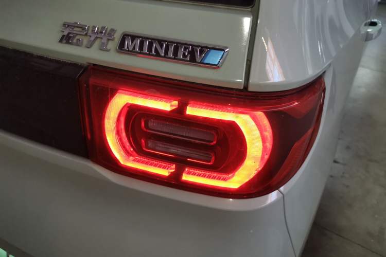 Used Wuling Hongguang MINIEV 2021 Macaron Premium Model – Lithium Iron Phosphate Right Rear Taillight