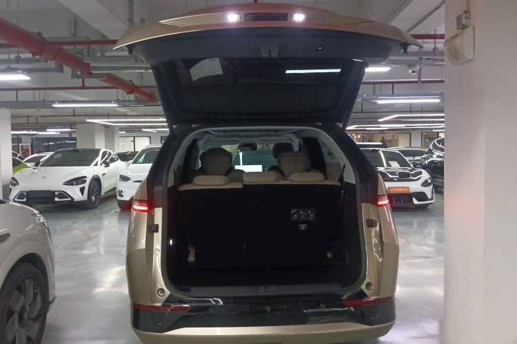 Used XPeng X9 2024 702 Ultra-Long Range Pro
